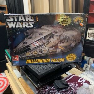 AMI ERTL Deluxe Millennium Falcon Model Factory Sealed